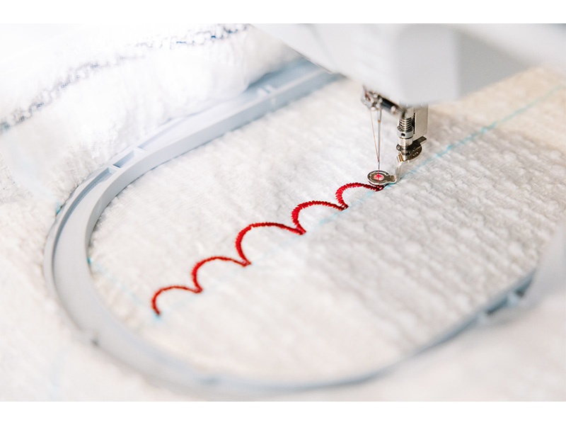 Maszyna do szycia Bernina B770QE PRO Precyzyjny Laser + w opcji moduł do haftu | Wiking Polska | Maszyny do szycia BERNINA