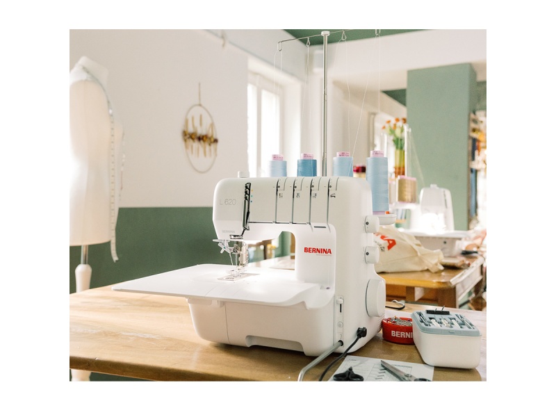 Рендерка (обкладинка) 2, 3, 4 нитки Bernina L620 Автоматична повітряна нитка Швидкість шиття 1200 | Wiking Polska | Оверлоки BER