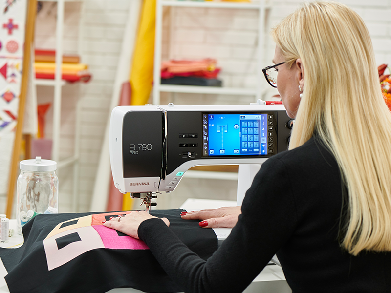 Bernina B790 Pro embroidery machine. | BERNINA embroidery machines - 40 Bernina B790 Pro embroidery machine. | BERNINA embroidery machines - 40