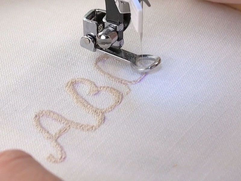 Embroidery foot