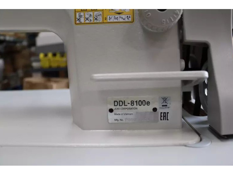 Juki DDL-8100E 1-голкова швейна машина прямого стібка JUKI Одноголкова машина �