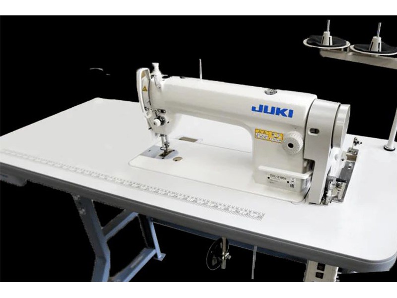 Juki DDL-8100E 1-голкова швейна машина прямого стібка JUKI Одноголкова машина �