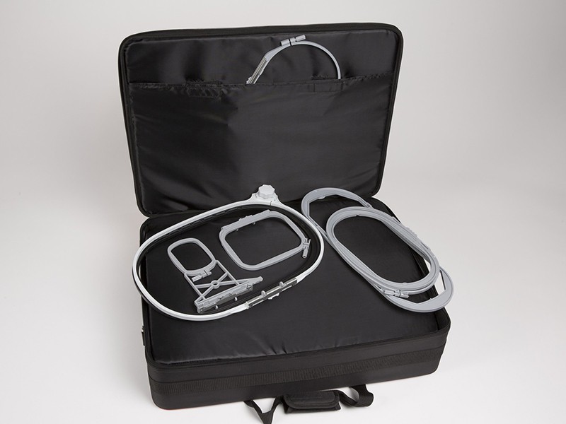 L Набір валіз для вишивальних машин серії B500 Special Edition Kaffe Bernina Accessories Wiking Poland - 5