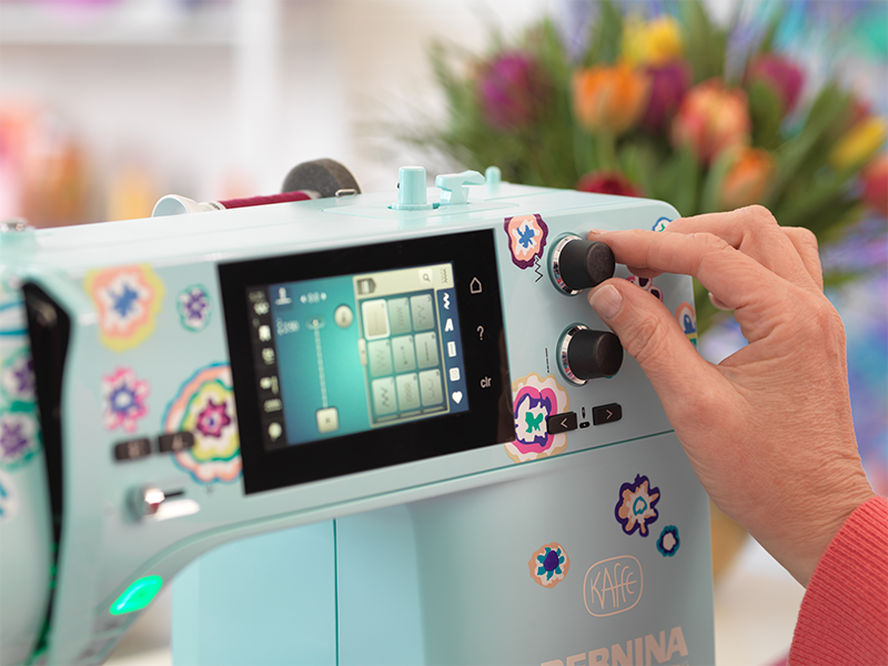 Швейна машина Bernina B475QE Special Kaffe Edition Bernina Швейні машини Wiking Польща - 14 Швейна машина Bernina B475QE Special Kaffe Edition Bernina Швейні машини Wiking Польща - 14