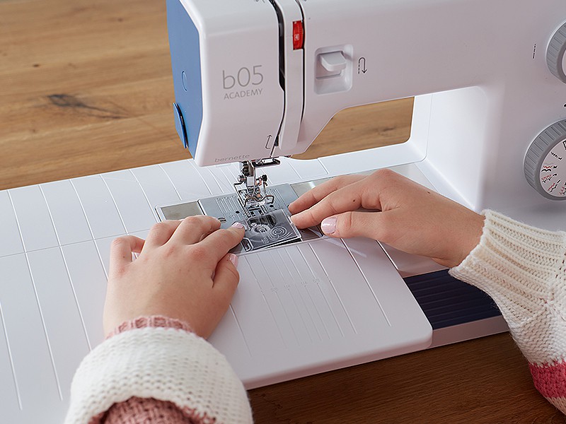 Bernette 05 ACADEMY Heavy Duty Sewing Machine | Bernette Mechanical Sewing Machines - 8 Bernette 05 ACADEMY Heavy Duty Sewing Machine | Bernette Mechanical Sewing Machines - 8