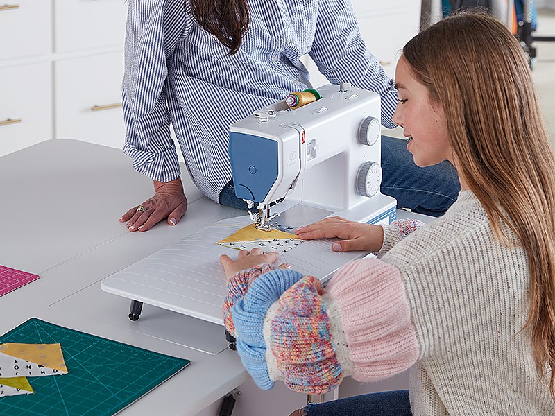 Bernette 05 ACADEMY Heavy Duty Sewing Machine | Bernette Mechanical Sewing Machines - 18 Bernette 05 ACADEMY Heavy Duty Sewing Machine | Bernette Mechanical Sewing Machines - 18
