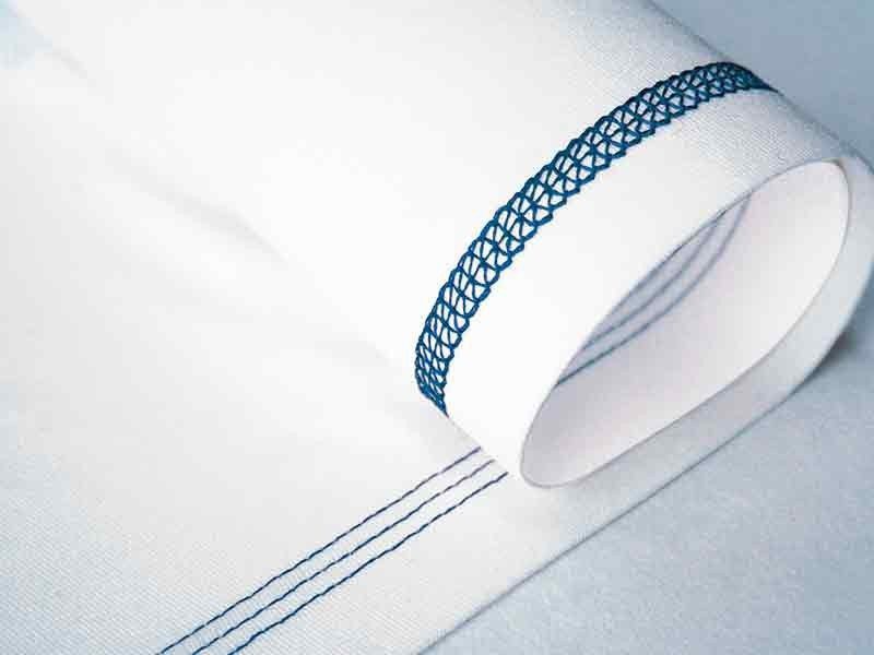 Husqvarna S21 overlock machine with two needle HUSQVARNA Overlocks Wiking Polska - 5