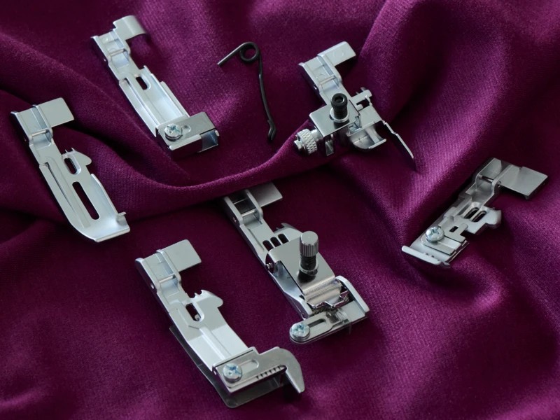 Set of 6 presser feet for Bernette overlockers and coverlocks (B44, B48, B64, B68) - 3