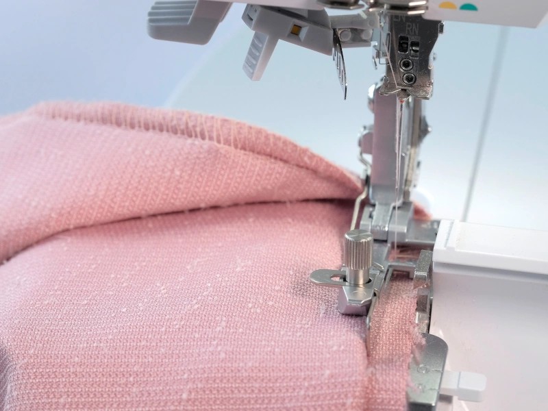 Cover/blind hem foot for BERNINA overlock machines Cover/blind hem foot for BERNINA overlock machines