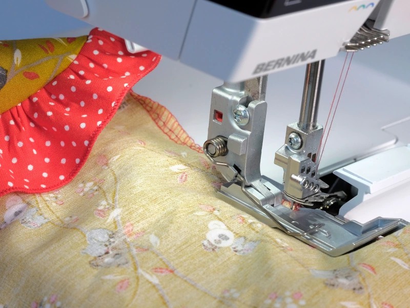 Лапка для збору оверлоків BERNINA Лапка для збору оверлоків BERNINA