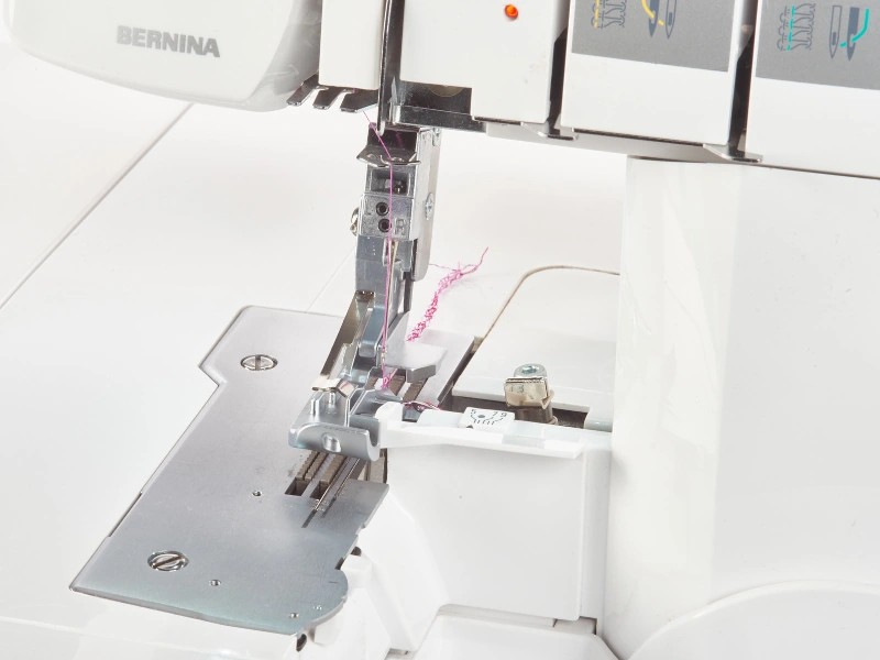 Foot for sewing cord on the BERNINA overlock machine Foot for sewing cord on the BERNINA overlock machine