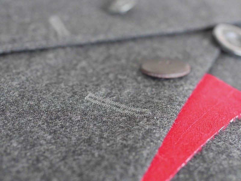 Buttonhole foot to fit your button Buttonhole foot to fit your button