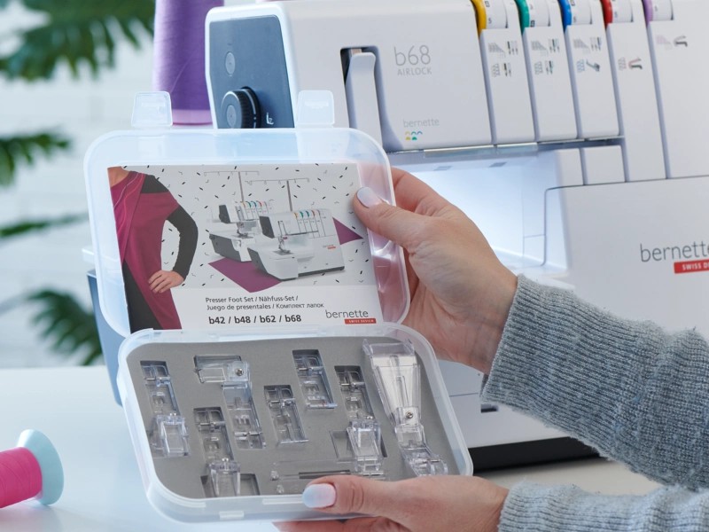 Set of 7 feet for Bernette B42, B62, B48, B68 renders and coverlocks