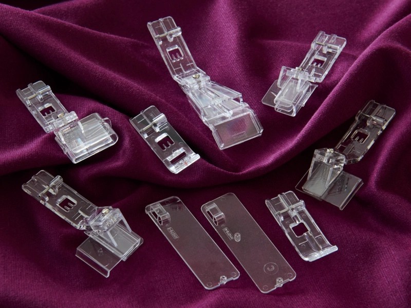 Set of 7 feet for Bernette B42, B62, B48, B68 renders and coverlocks