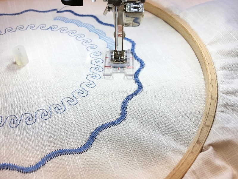 Bernina circular sewing attachment - 83 Bernina circular sewing attachment - 83