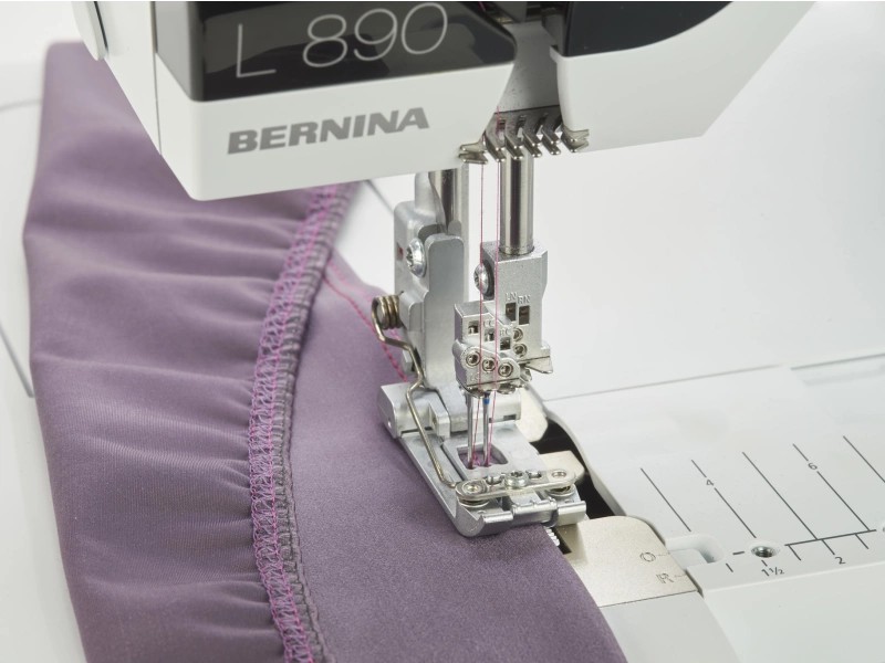 Compensating foot for ladder stitches for BERNINA renders and combo machines Compensating foot for ladder stitches for BERNINA renders and combo machines