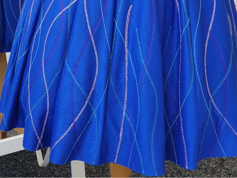 Спеціалізоване керівництво для декоративних ниток для оверлоків і каверлоків BERNINA Спеціалізоване керівництво для декоративних ниток для оверлоків і каверлоків BERNINA