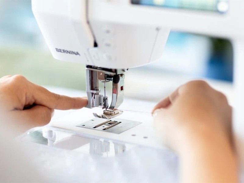 Bernina B325 new generation sewing machine | Wiking Polska | Bernina sewing machines