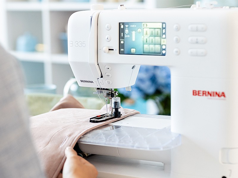 Maszyna do szycia Bernina B335 nowa generacja | Wiking Polska | Maszyny do szycia BERNINA Maszyna do szycia Bernina B335 nowa generacja | Wiking Polska | Maszyny do szycia BERNINA
