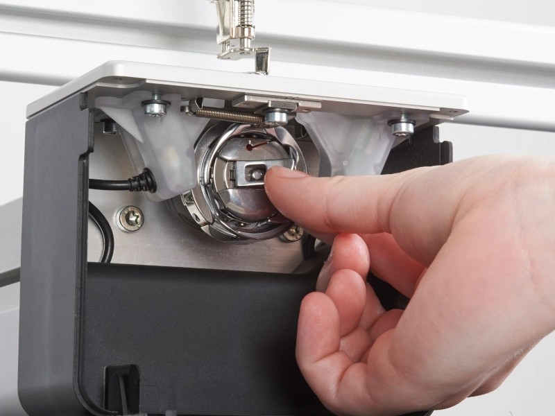 Maszyna longarm Bernina Q24 - Chwytacz i bębenek BERNINA "M" Maszyna longarm Bernina Q24 - Chwytacz i bębenek BERNINA "M"