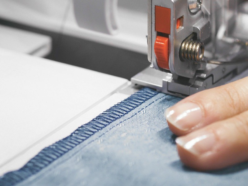 Coverlok Bernina L890 with renderer Bernina Overlocks Wiking Polska - 8