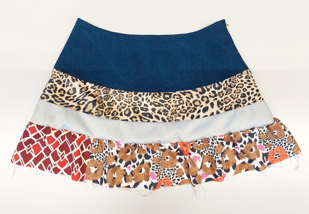 Maszyna do szycia i haftowania Redstar H400