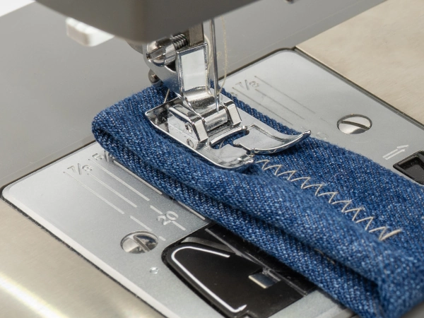 Maszyna do szycia REDSTAR RQ60 o wzmocnionej konstrukcji Heavy Duty