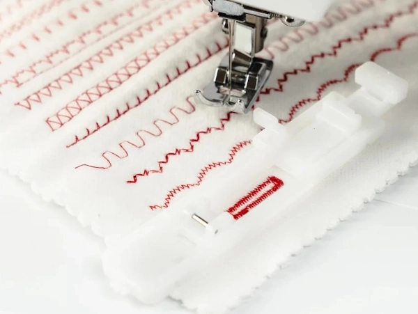 Automatyczna dziurka na wymiar guzika w maszynie REDSTAR RQ60 Heavy Duty