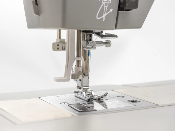 Automatyczny nawlekacz igły w maszynie do szycia REDSTAR RQ60 Heavy Duty